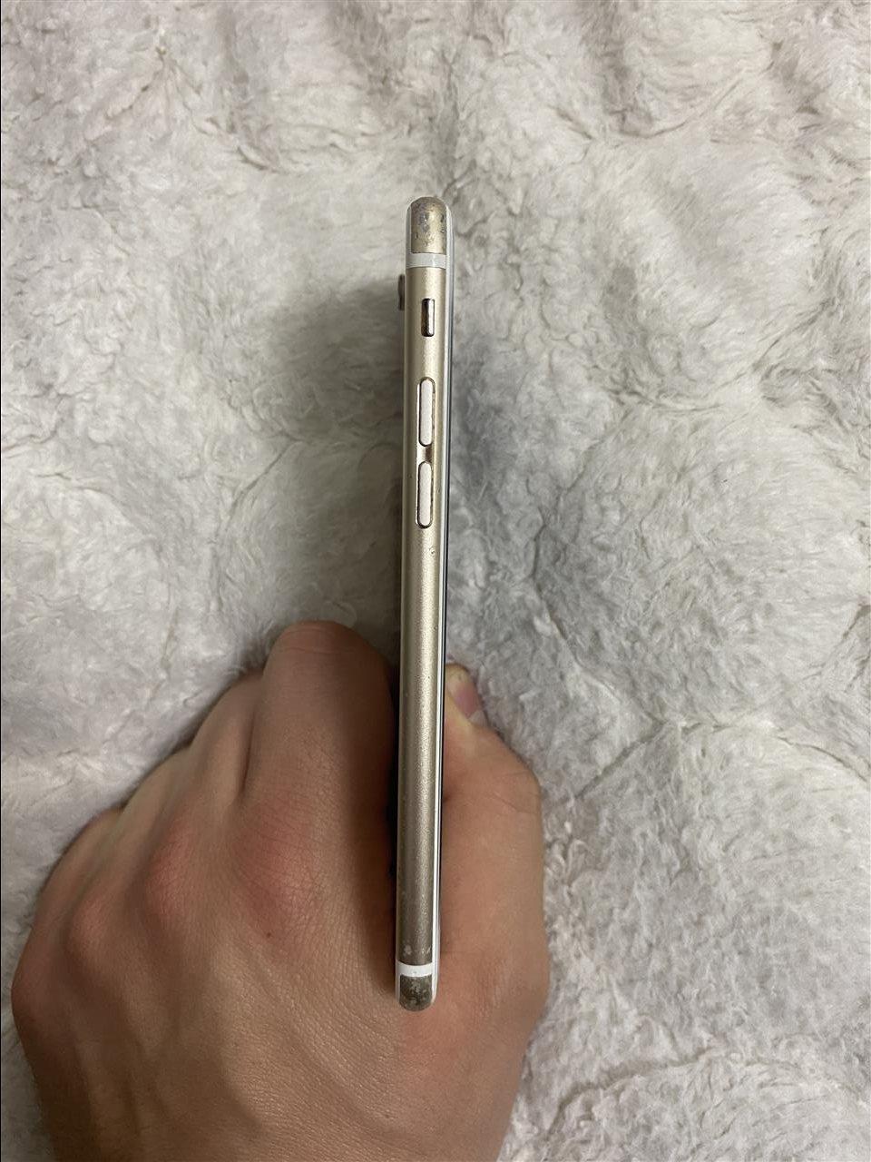 Shes-2-iphone