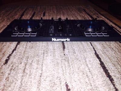 DJ-Controler---Numark