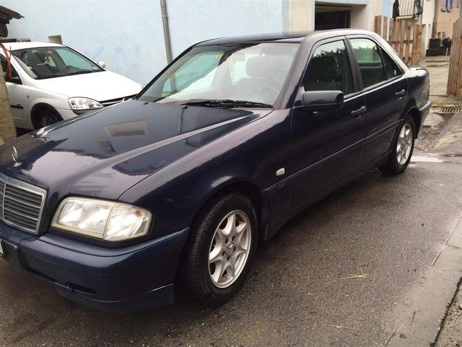Mercedes. C 200