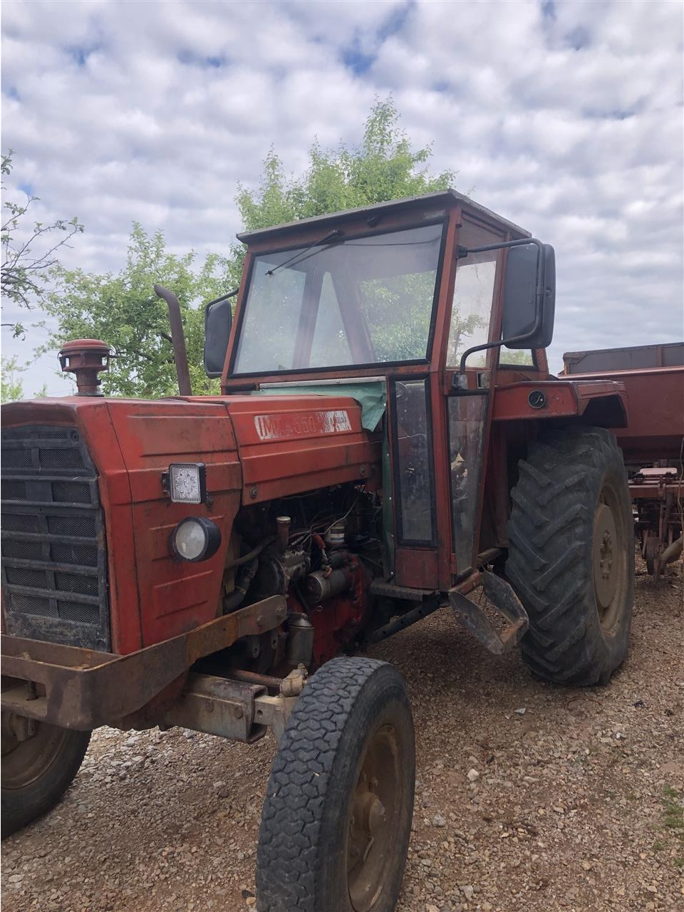 Traktor-IMT-577