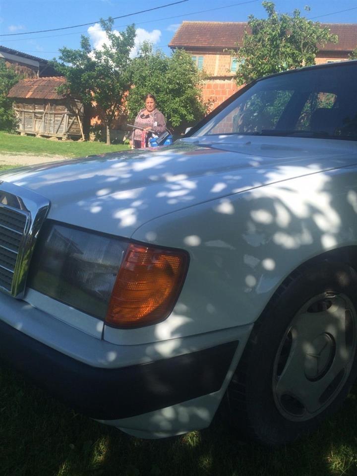 Mercedes--300d-