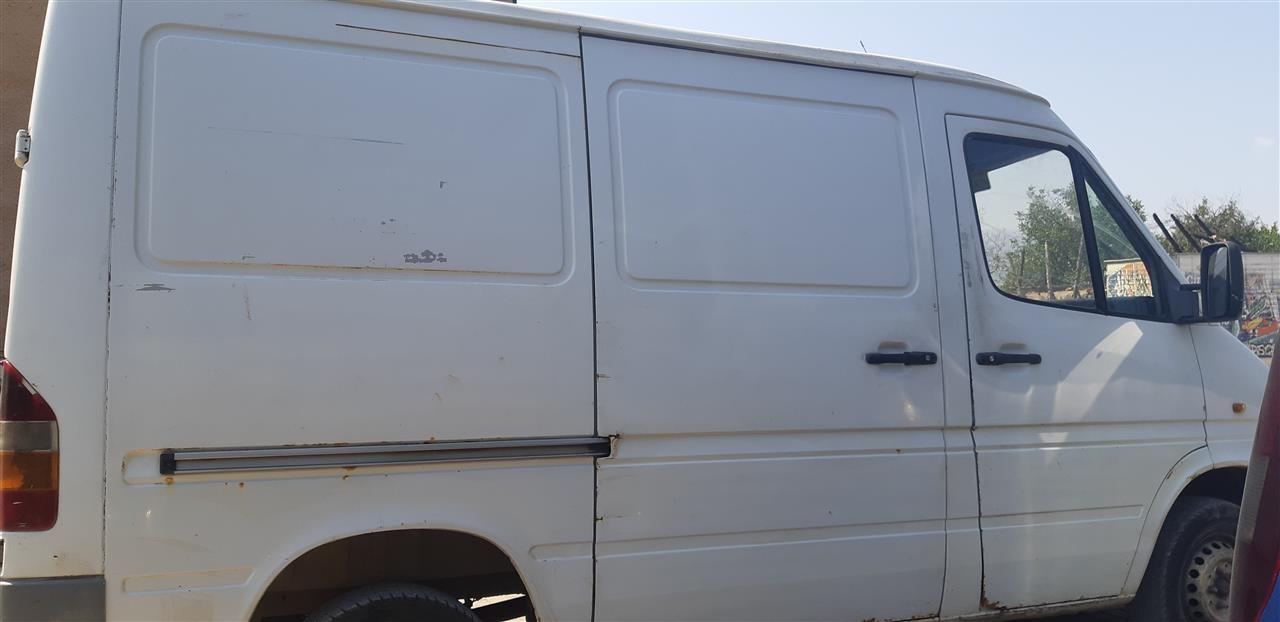 Mercedes-sprinter-208