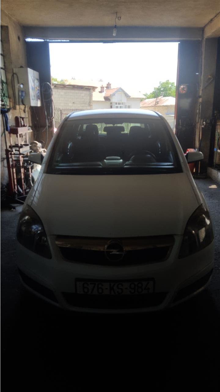 Opel-zafira-