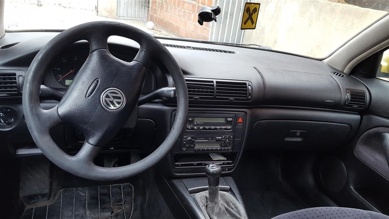 VW-PASSAT--98
