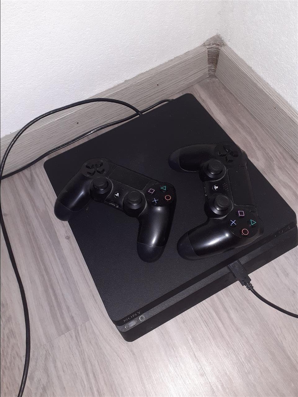 PS4-