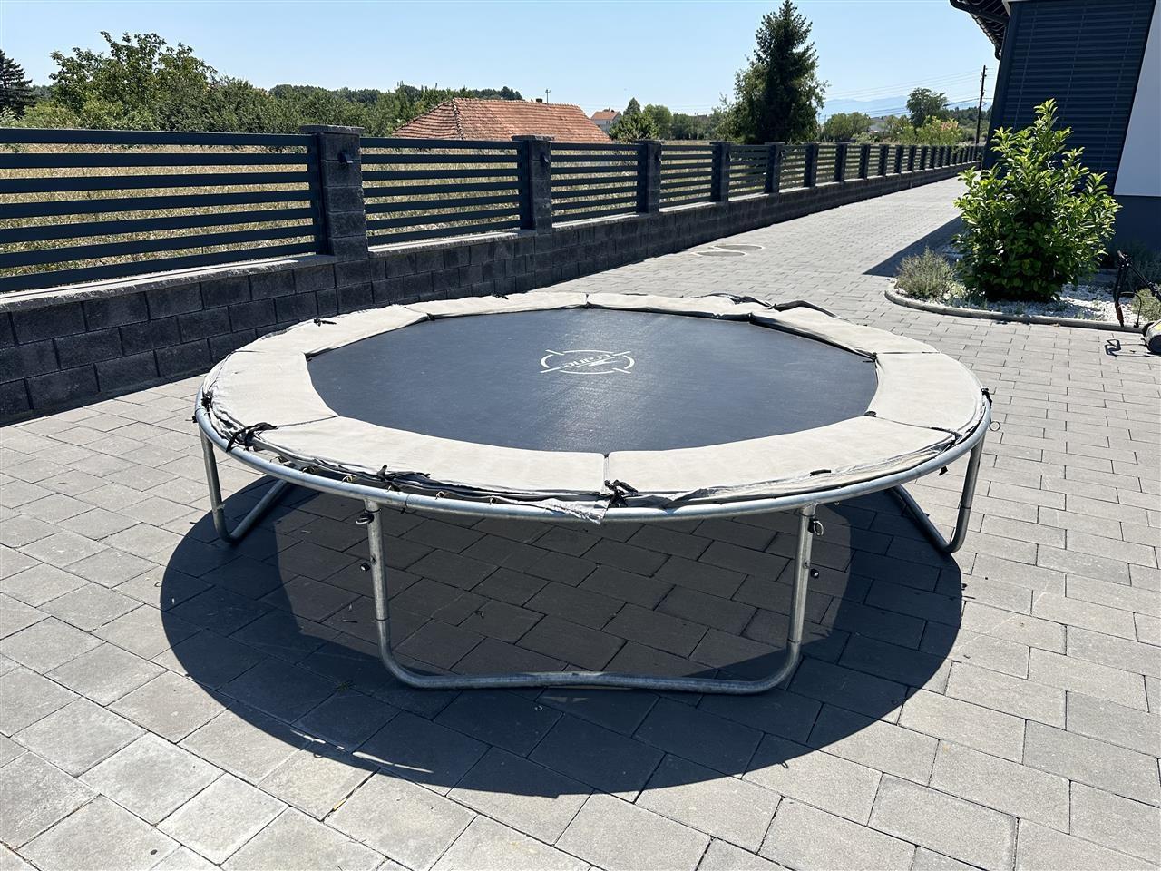 Trampolin