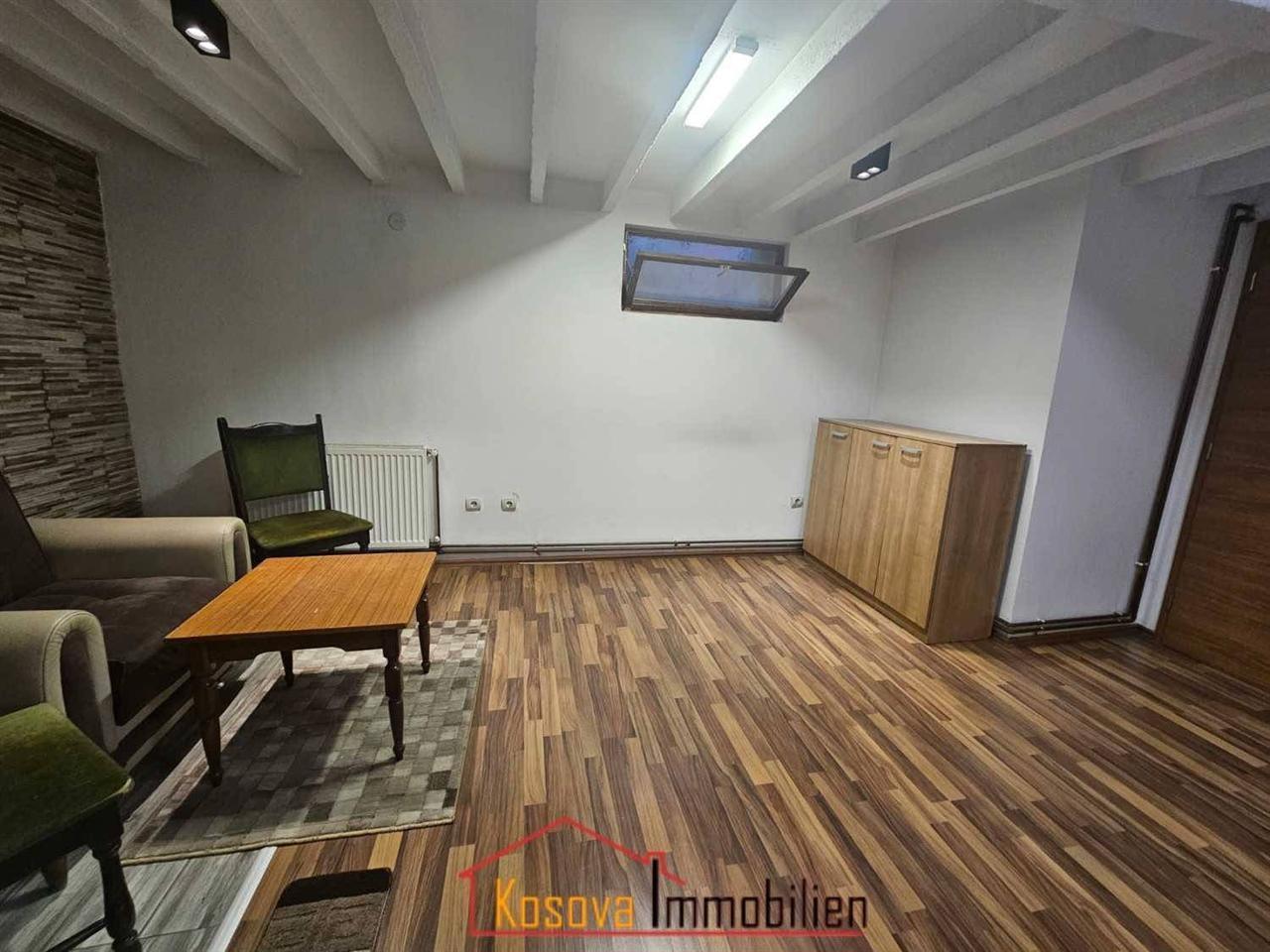 Ipet-banes-40m2-me-qira-me-super-cmim-te-katedralja