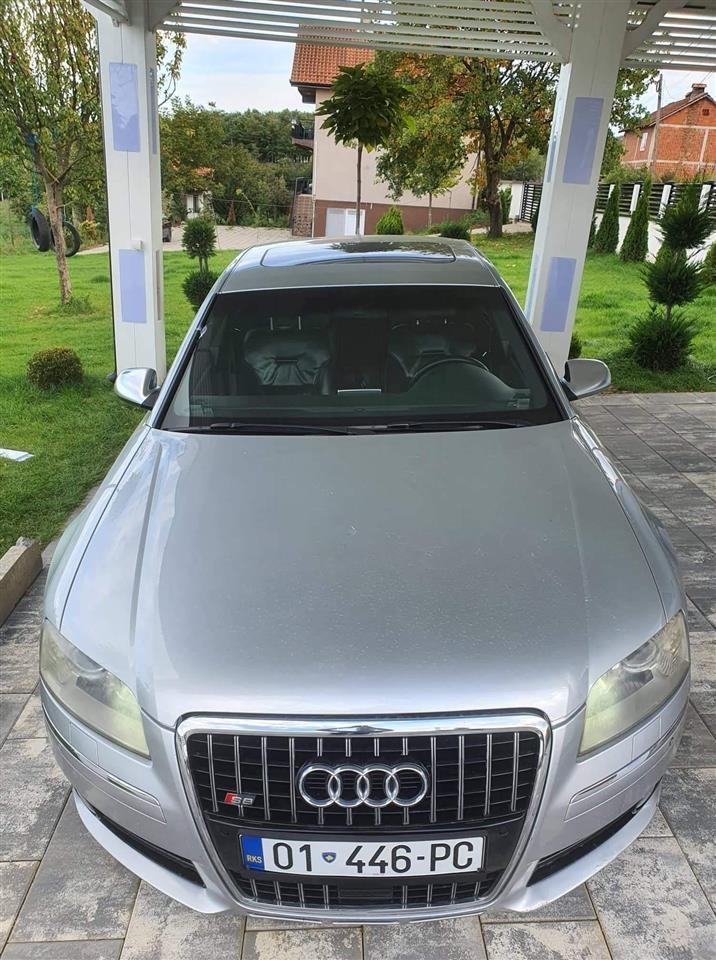 AUDI-S8-