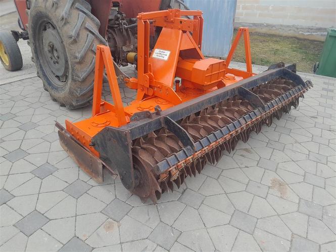 Shitet freza e traktorit