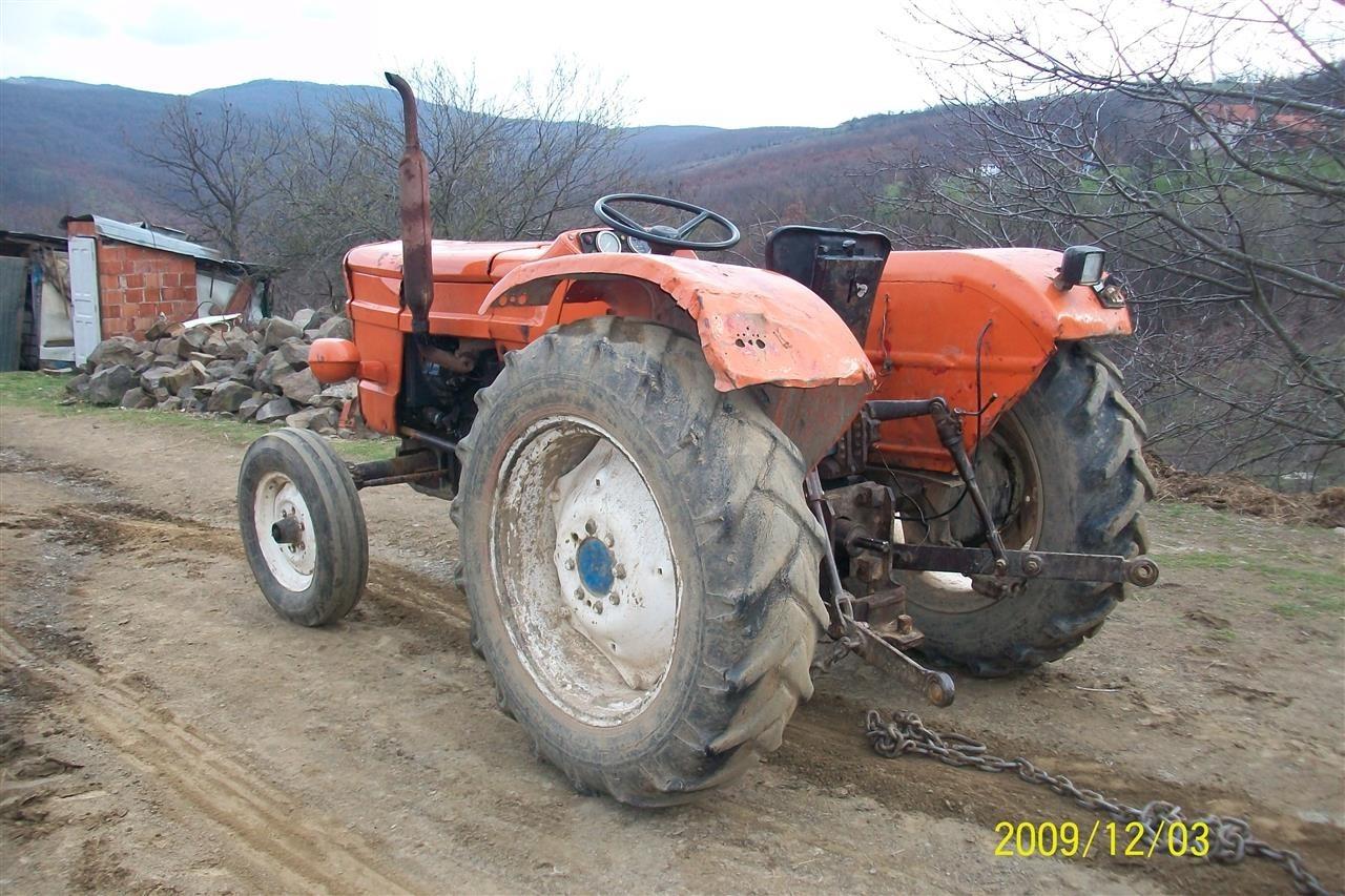 Traktor-universal-445