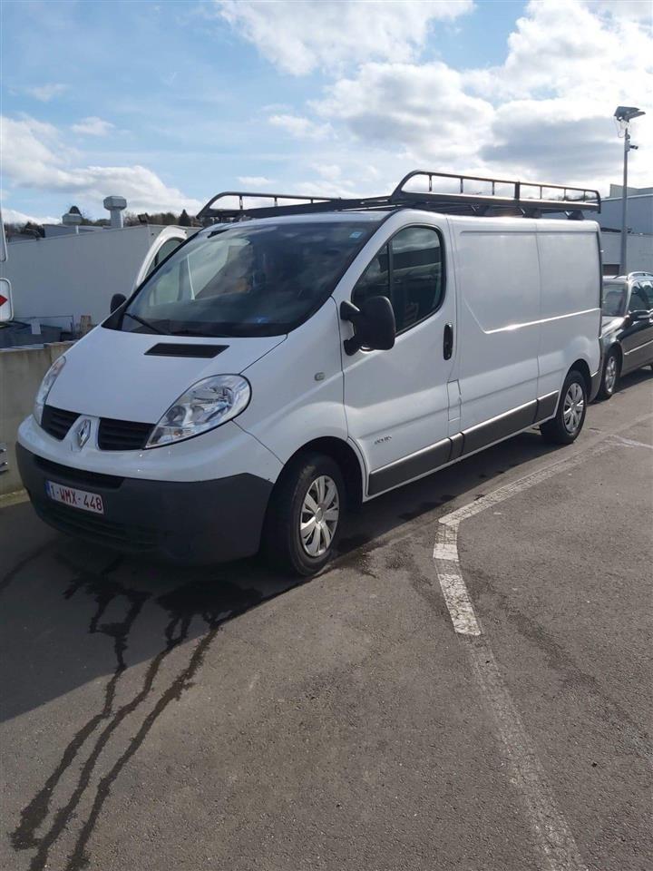 RENAULT-TRAFIC