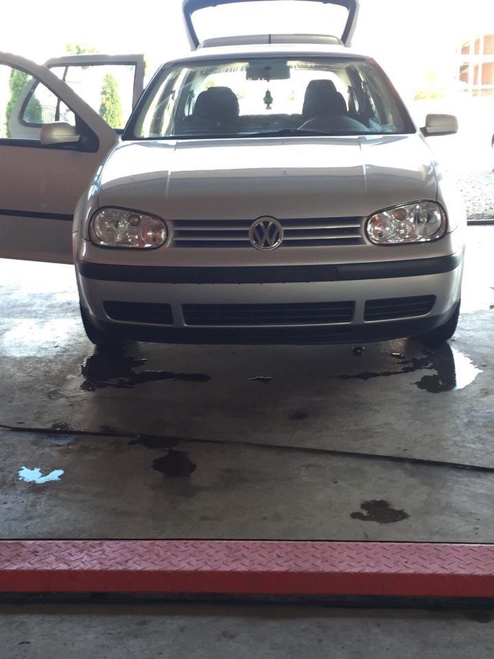 VW-Golf-4--01-