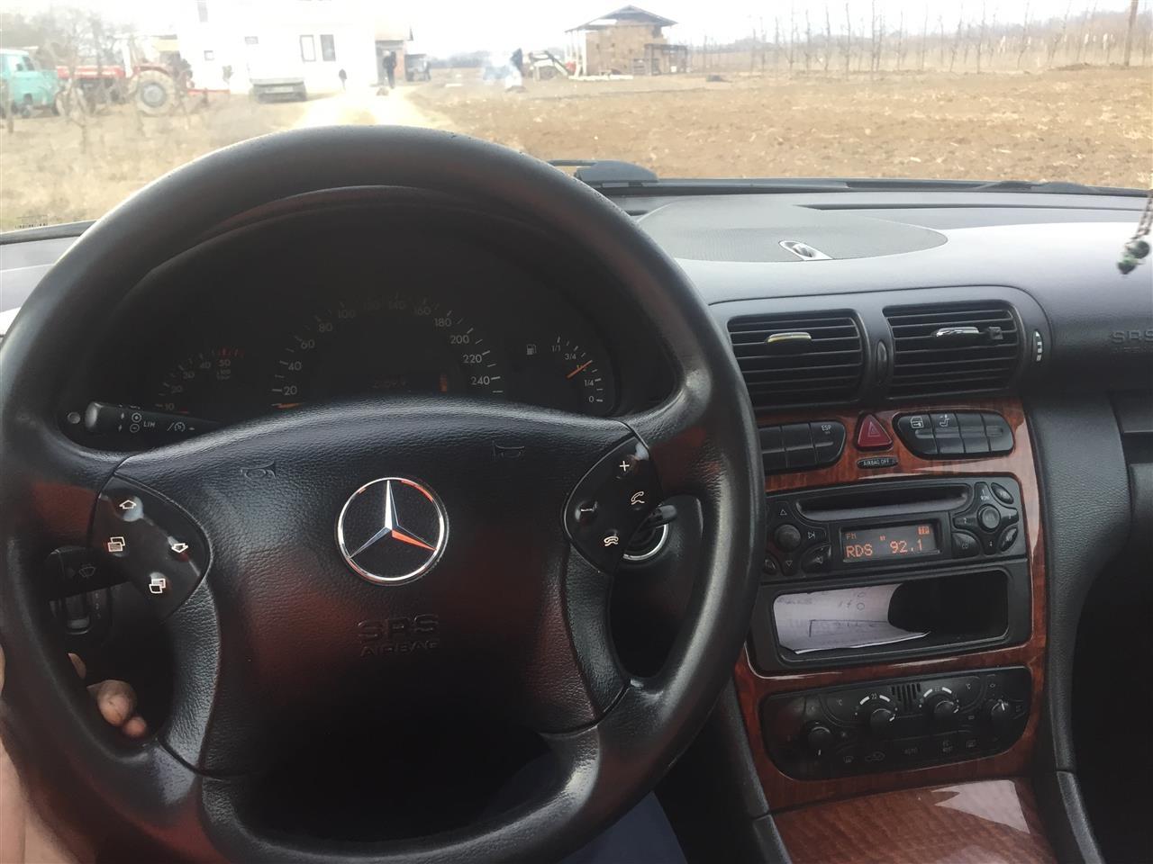 Mercedes-C220-