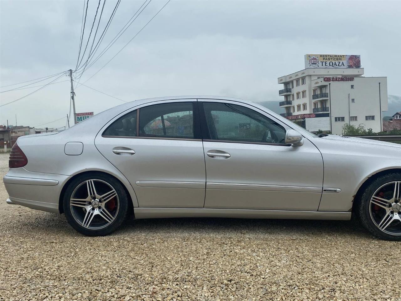 Mercedes-E220