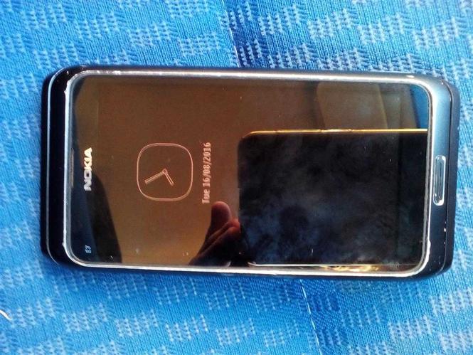 Nokia E7