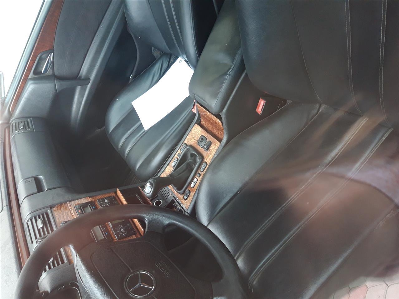 Mercedes-E210