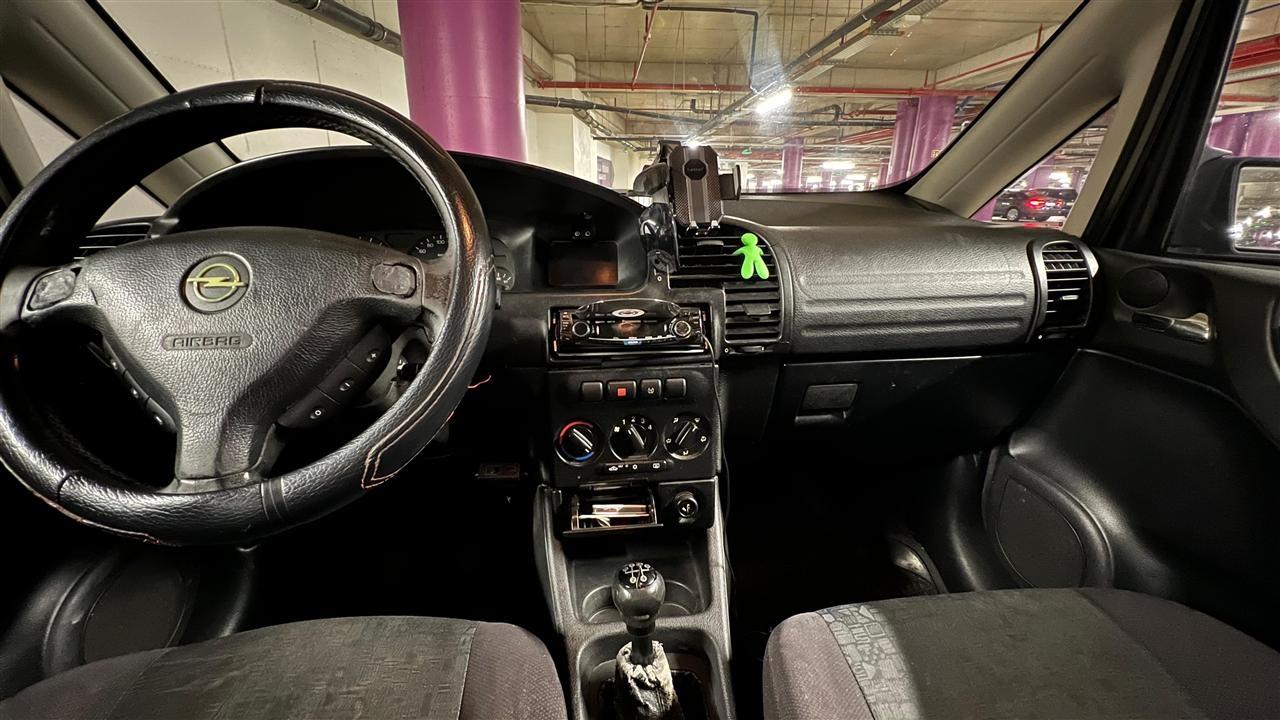 Opell-zafira-1-8