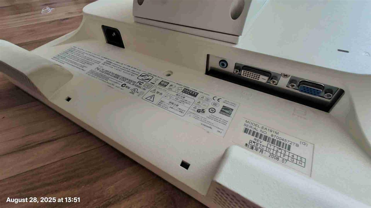 Ekran-19sh-NEC-MultiSync-EA191M