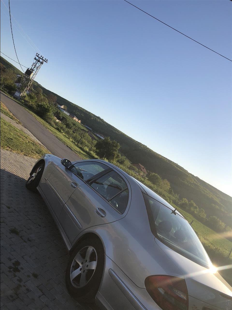 Mercedes-E320