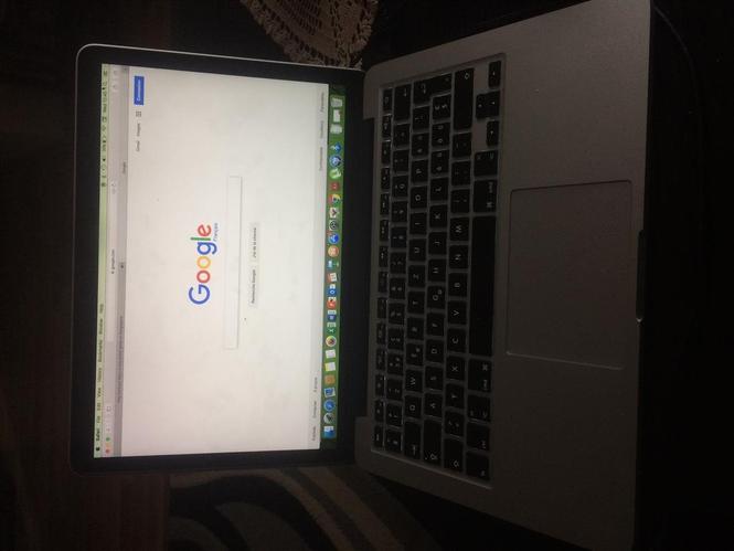 Macbook pro •