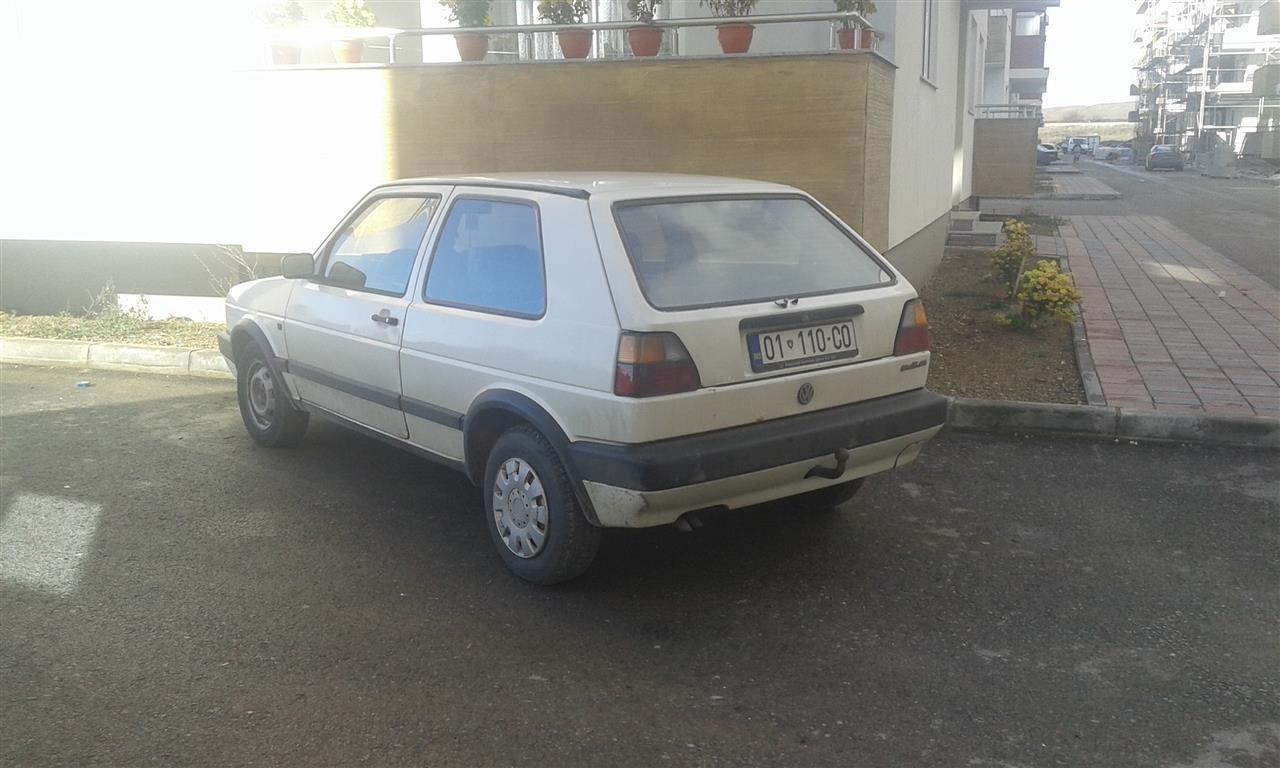 VW-Golf--92