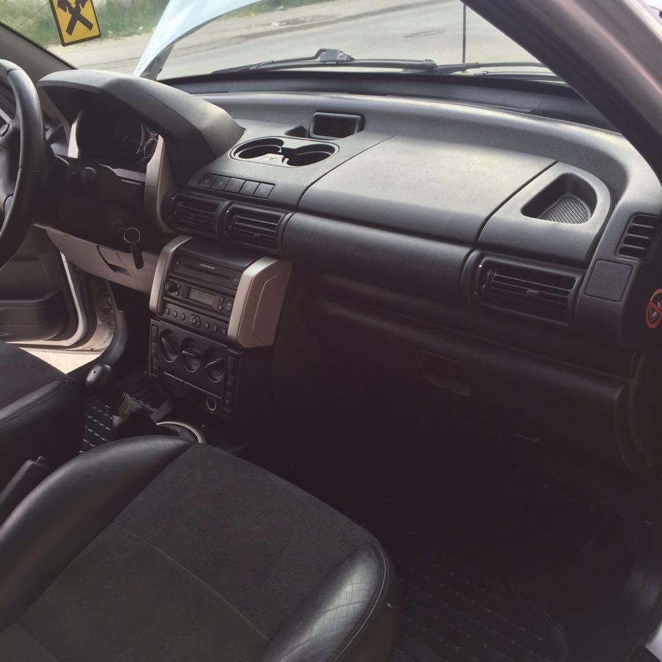 Land-Rover-