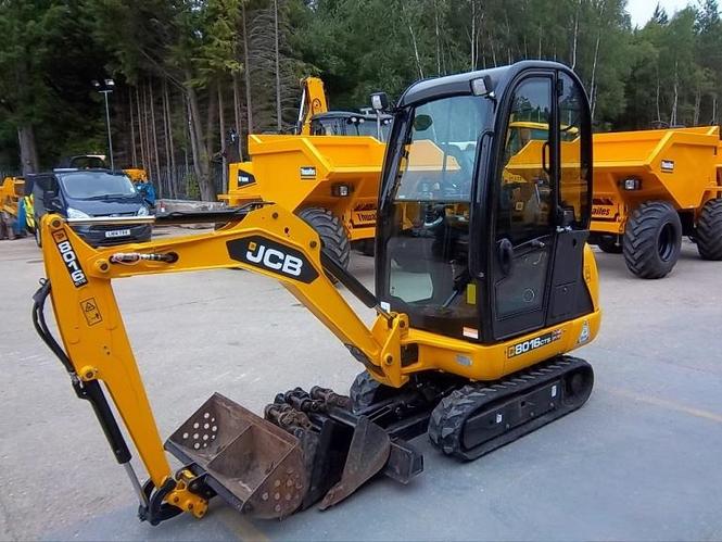 2013 JCB 8016
