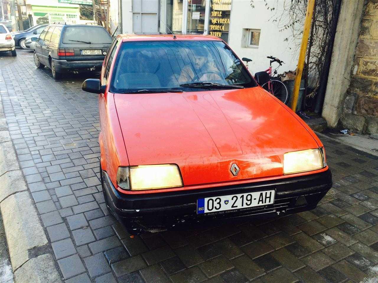 Renault-19