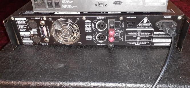 Behringer 2500wat