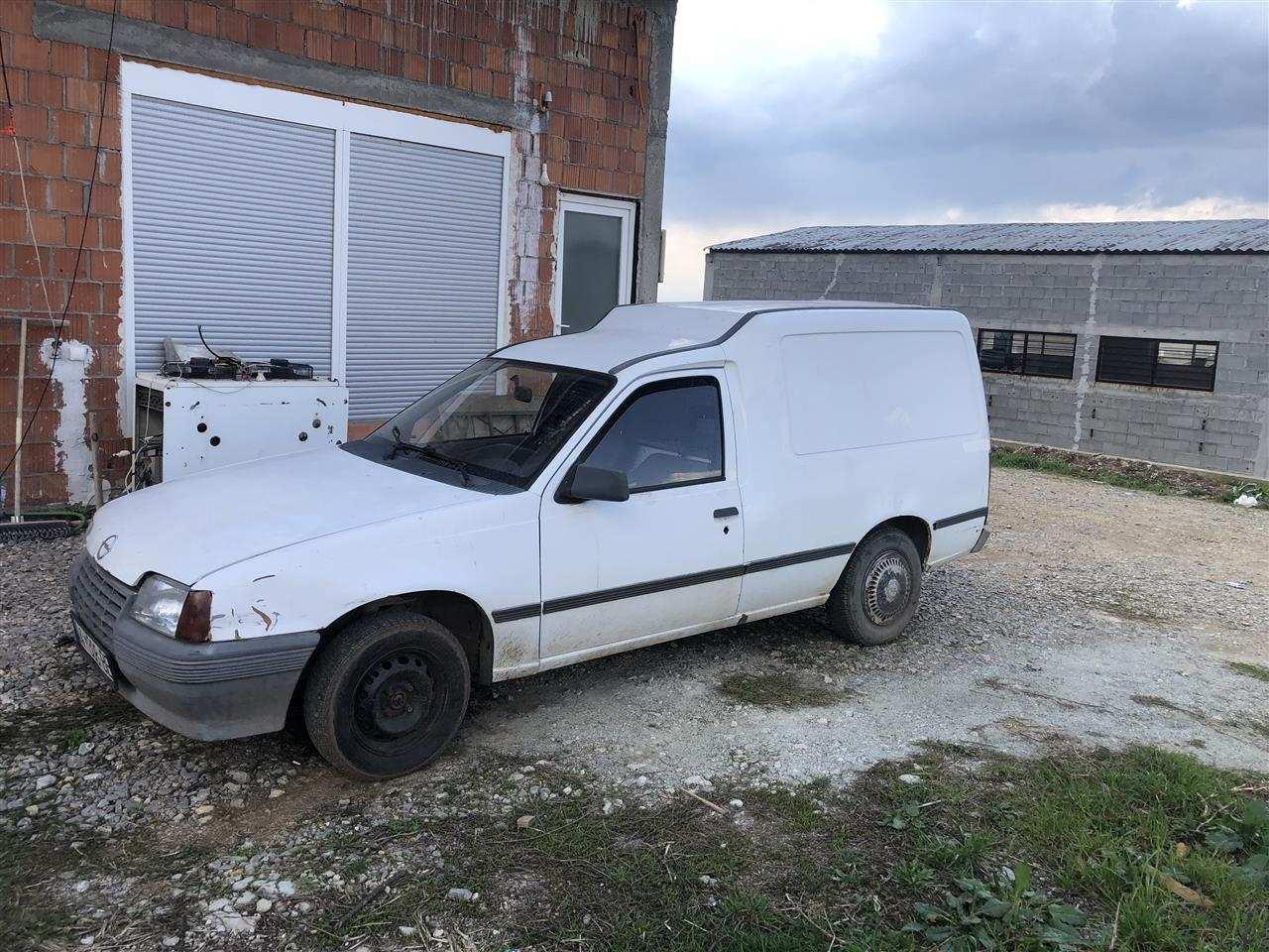 Shitet-Pikapi-Opel-