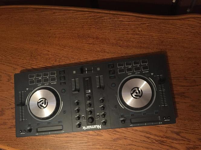 Shes Numark Mixtrack 3