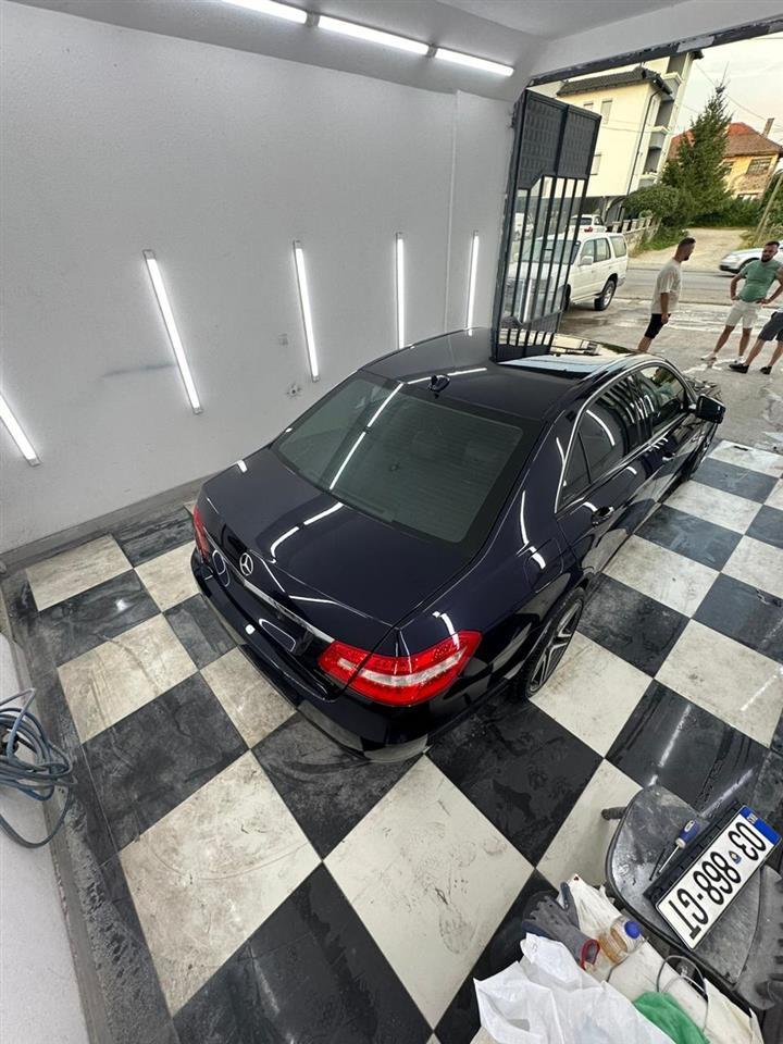 Mercedes-E220