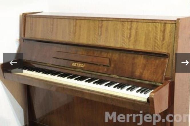 Piano Petrof