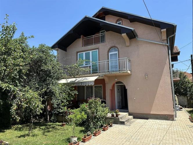 LINA-Shitet Shtepia 2kateshe me 3.5ari oborr Ferizaj