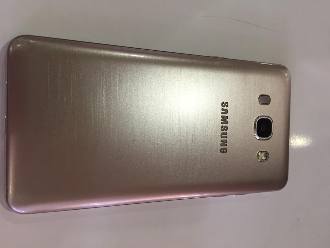 Shes-Samsung-J5-2016-