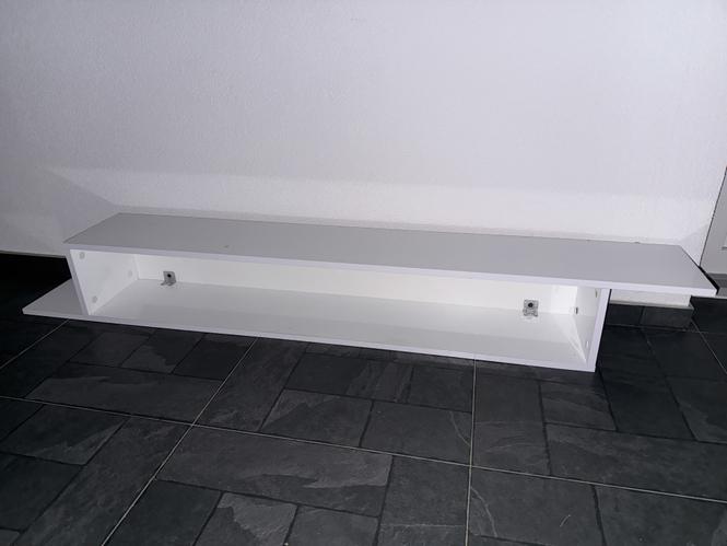 Komodë per mur