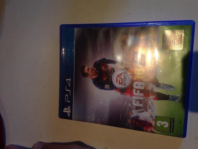 ps4 lojra