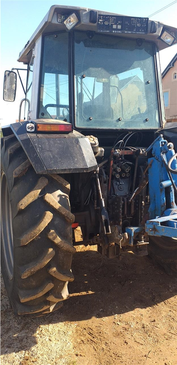 Traktor-massey-ferguson