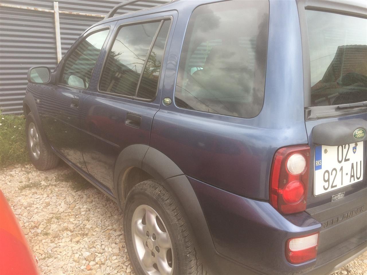 LAND-ROVER-