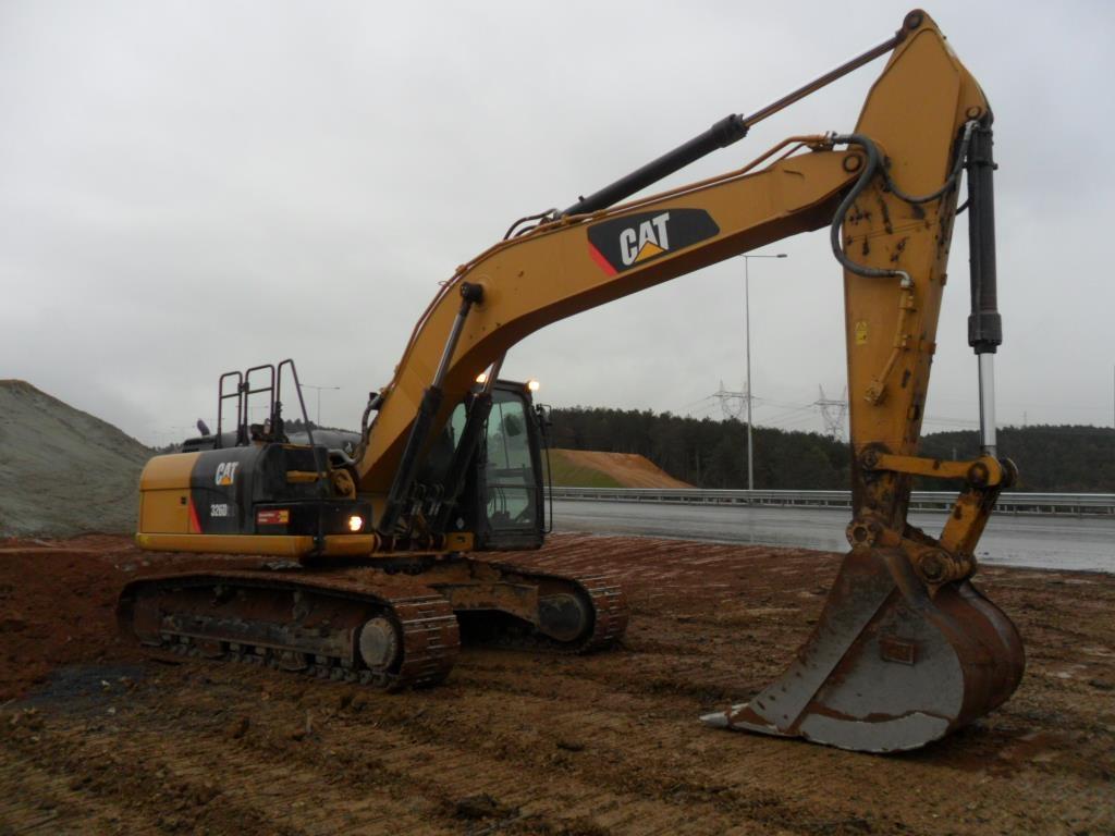 Caterpillar--326D2L------
