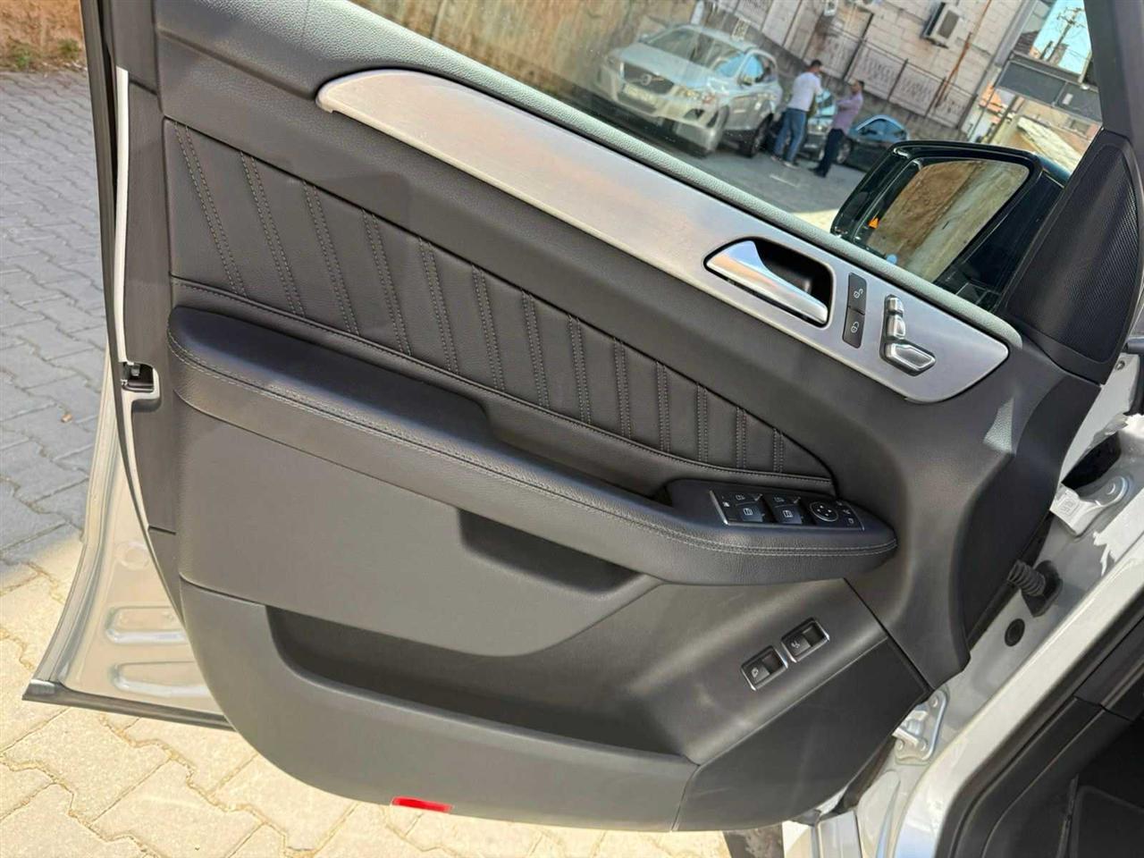Mercedes-Benz-GLE-350