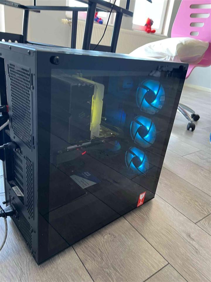 Kompjuter-gaming-Intel-i5-9400F-+-Radeon-RX-570-16GB-RAM