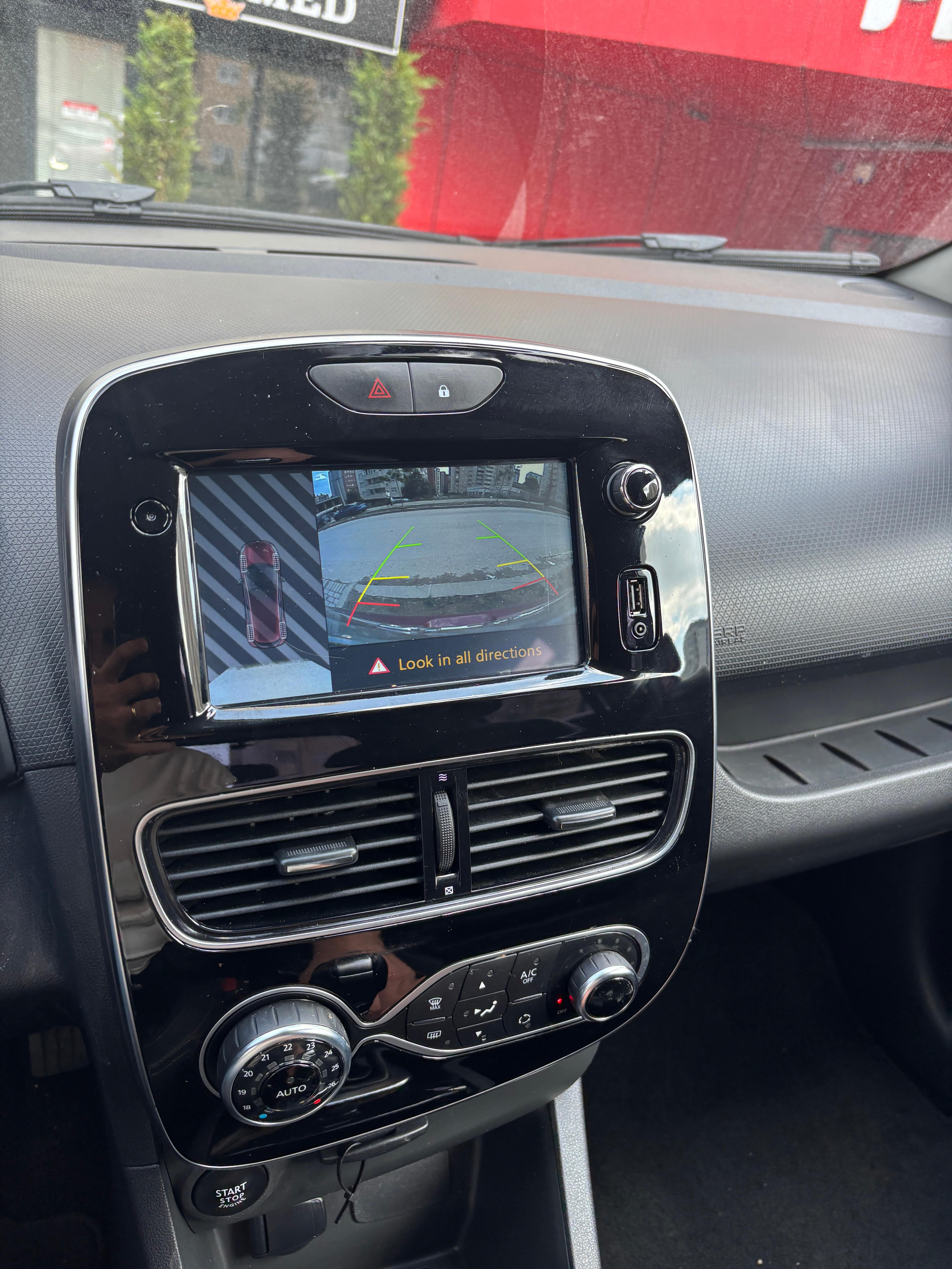 Shitet-Renault-Clio-1-5-DCI-VITI-2018-140-000-KM-Me-dogane-