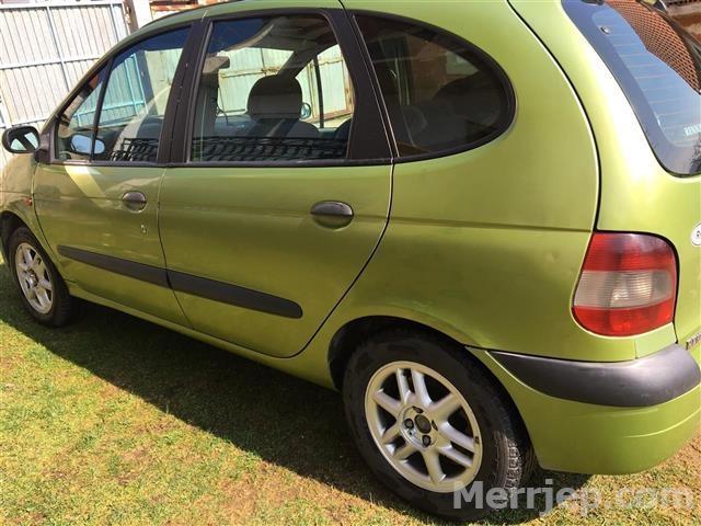 Renault-Scenic-