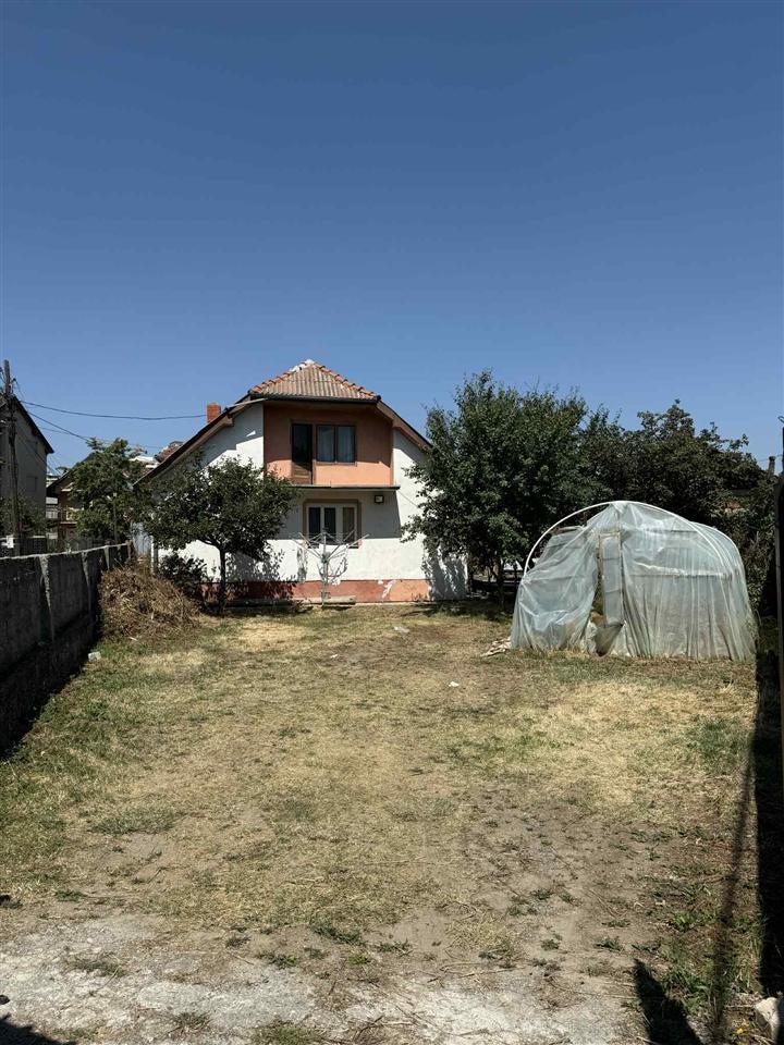 LINA-Shitet-Shtëia-me-5-95ari-oborr-në-Ferizaj