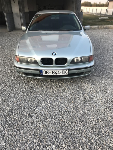 Shitet BMW 523i