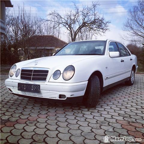 Mercedes-Benz--E220-U-SHIT-
