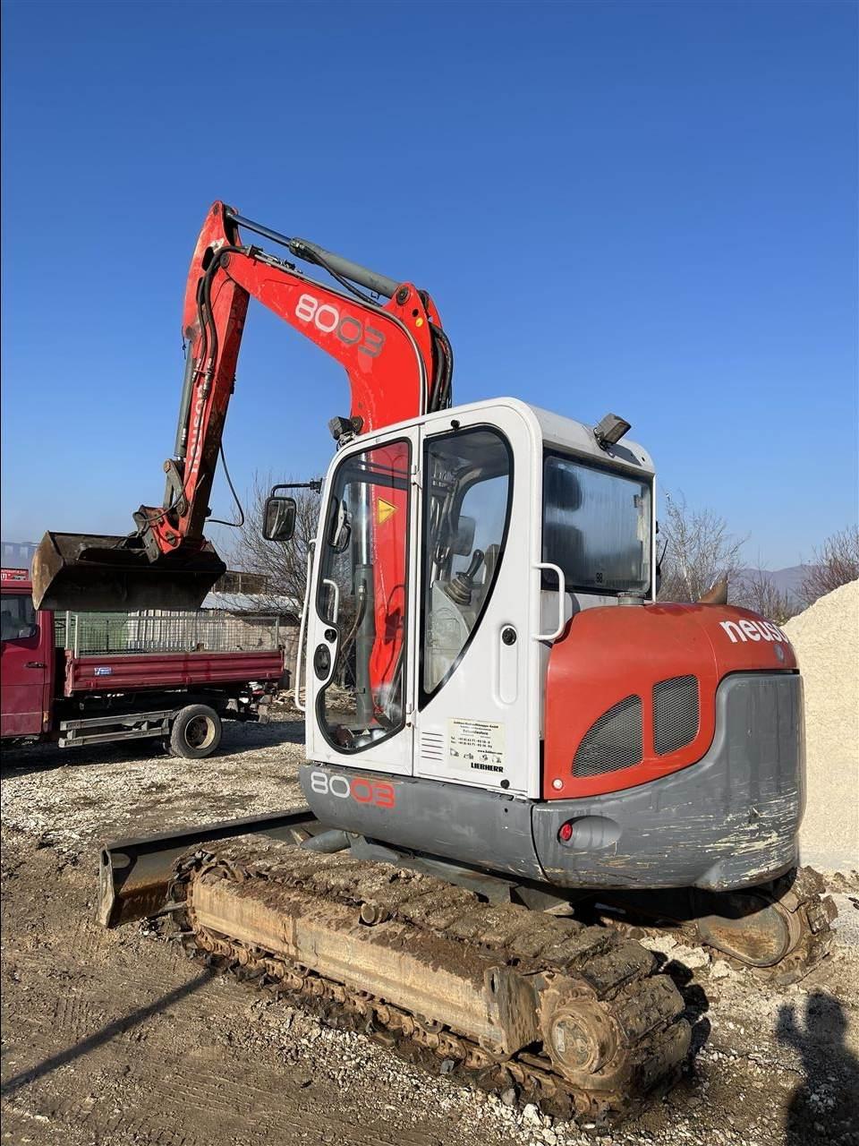 Neuson-8003