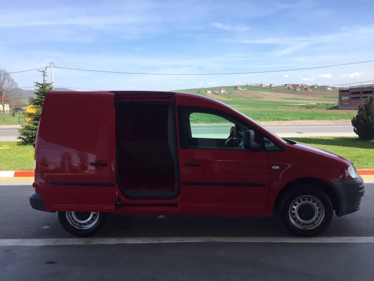 VW-Caddy--04
