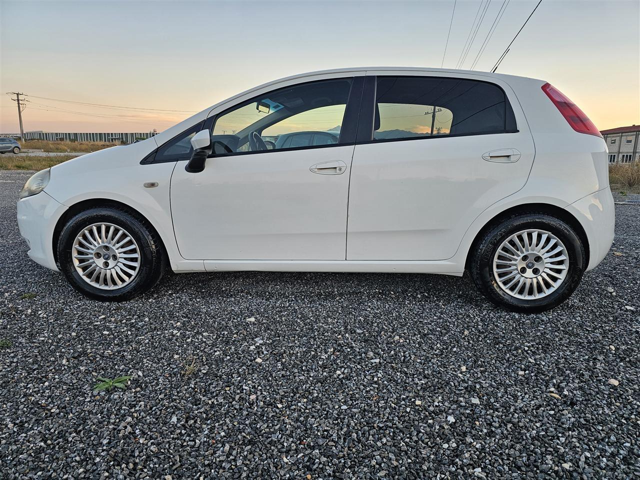 Fiat-grande-punto-1-3-dizel-2005-rks